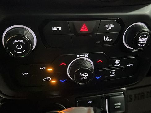 Used 2021 Jeep Renegade Trailhawk AWD/4WD image 19