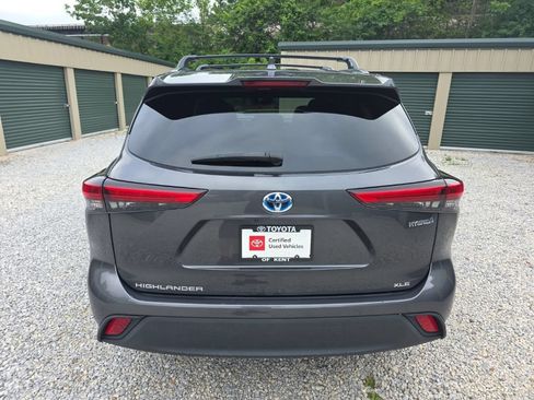Certified 2021 Toyota Highlander XLE AWD/4WD image 5