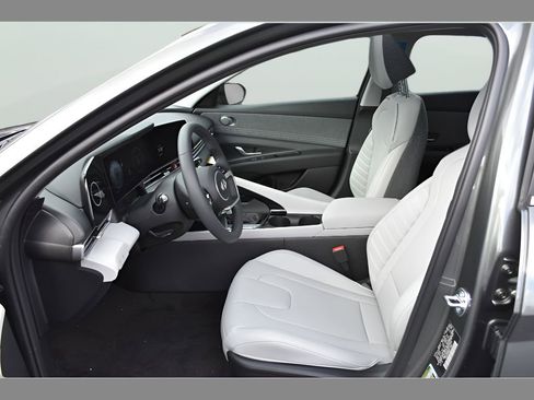 New 2026 Hyundai Elantra Limited FWD image 9