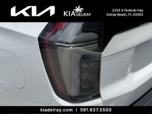 Used 2025 Chevrolet Tahoe High Country RWD image 5