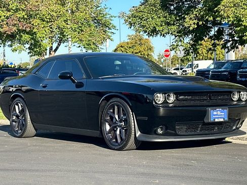 Used 2023 Dodge Challenger GT w/ Plus Package image 9