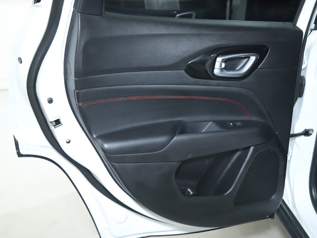 Used 2025 Jeep Compass Trailhawk AWD/4WD image 13
