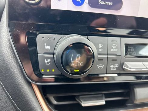 Used 2024 Toyota Grand Highlander AWD Hybrid image 21