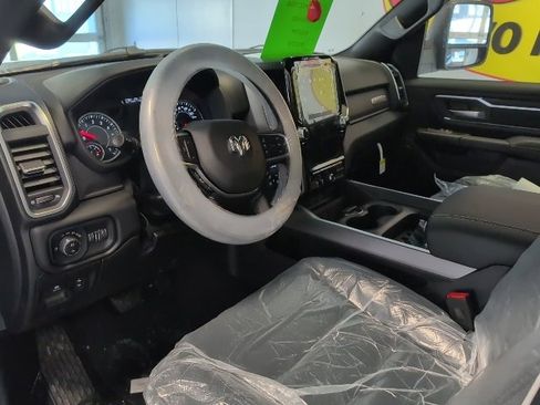 New 2026 RAM 1500 4x4 Crew Cab image 9