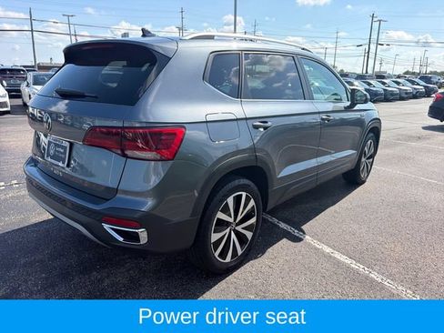 Certified 2022 Volkswagen Taos SE FWD image 3