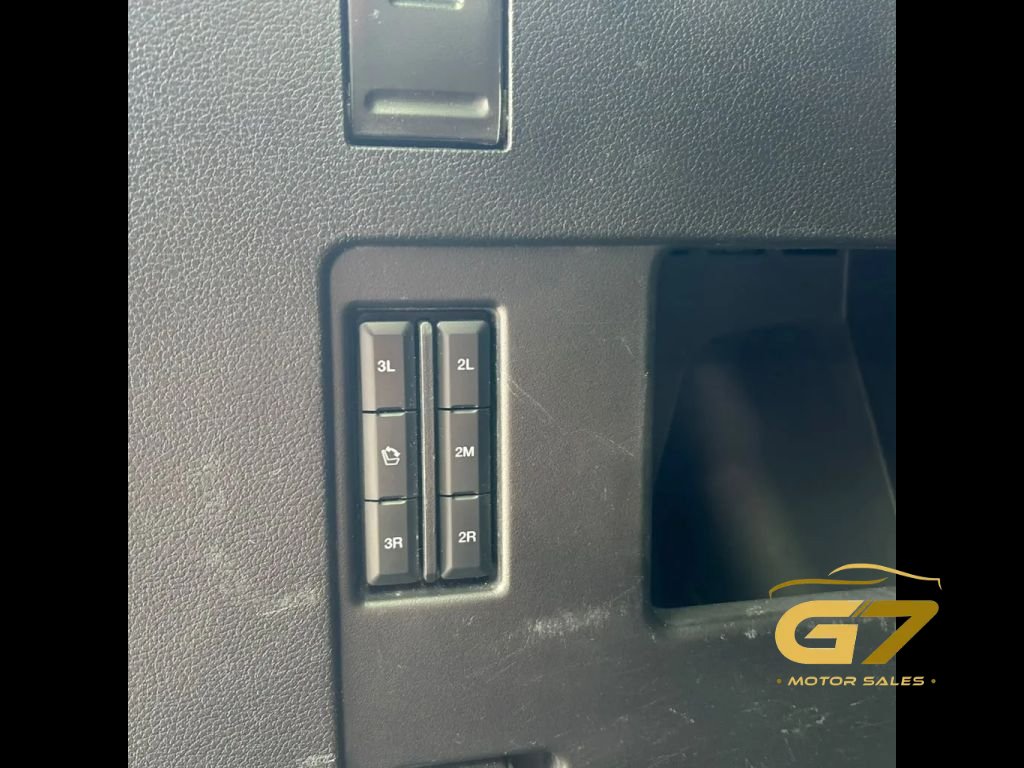 Used 2018 Ford Expedition XLT w/ Equipment Group 202A RWD image 9