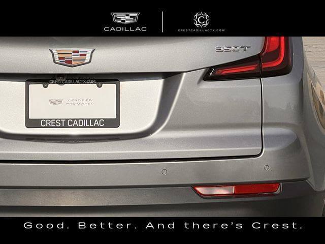 Used 2023 Cadillac XT4 Luxury w/ Cold Weather Package FWD image 7