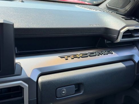 Used 2024 Toyota Tacoma SR5 AWD/4WD image 18