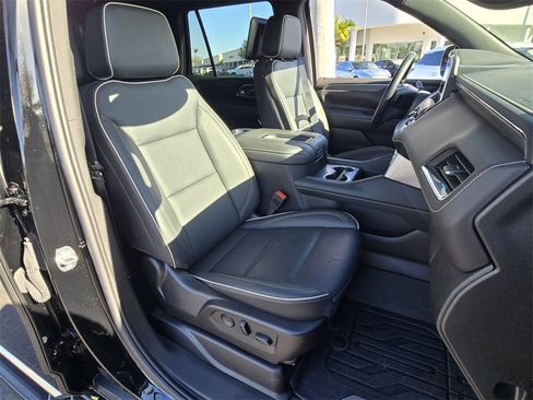 Used 2024 GMC Yukon SLT w/ SLT Luxury Package image 21