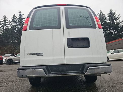 Used 2014 Chevrolet Express 2500 image 21