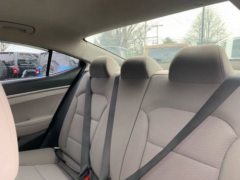 Used 2020 Hyundai Elantra SE image 28