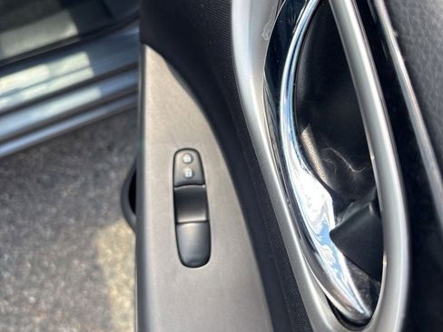 Used 2017 Nissan Sentra SV FWD image 28