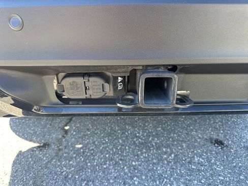 Used 2025 Ford Explorer ST-Line w/ Premium Package image 33