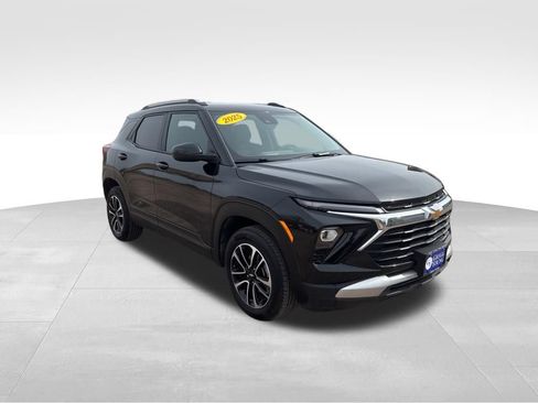 Used 2025 Chevrolet TrailBlazer LT AWD/4WD image 5