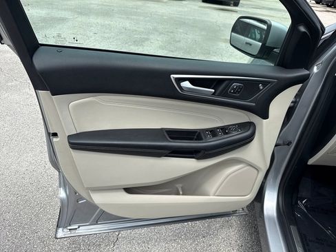 Used 2021 Ford Edge Titanium FWD image 13