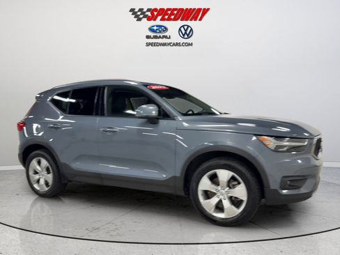 Used 2022 Volvo XC40 T5 Momentum AWD/4WD image 12