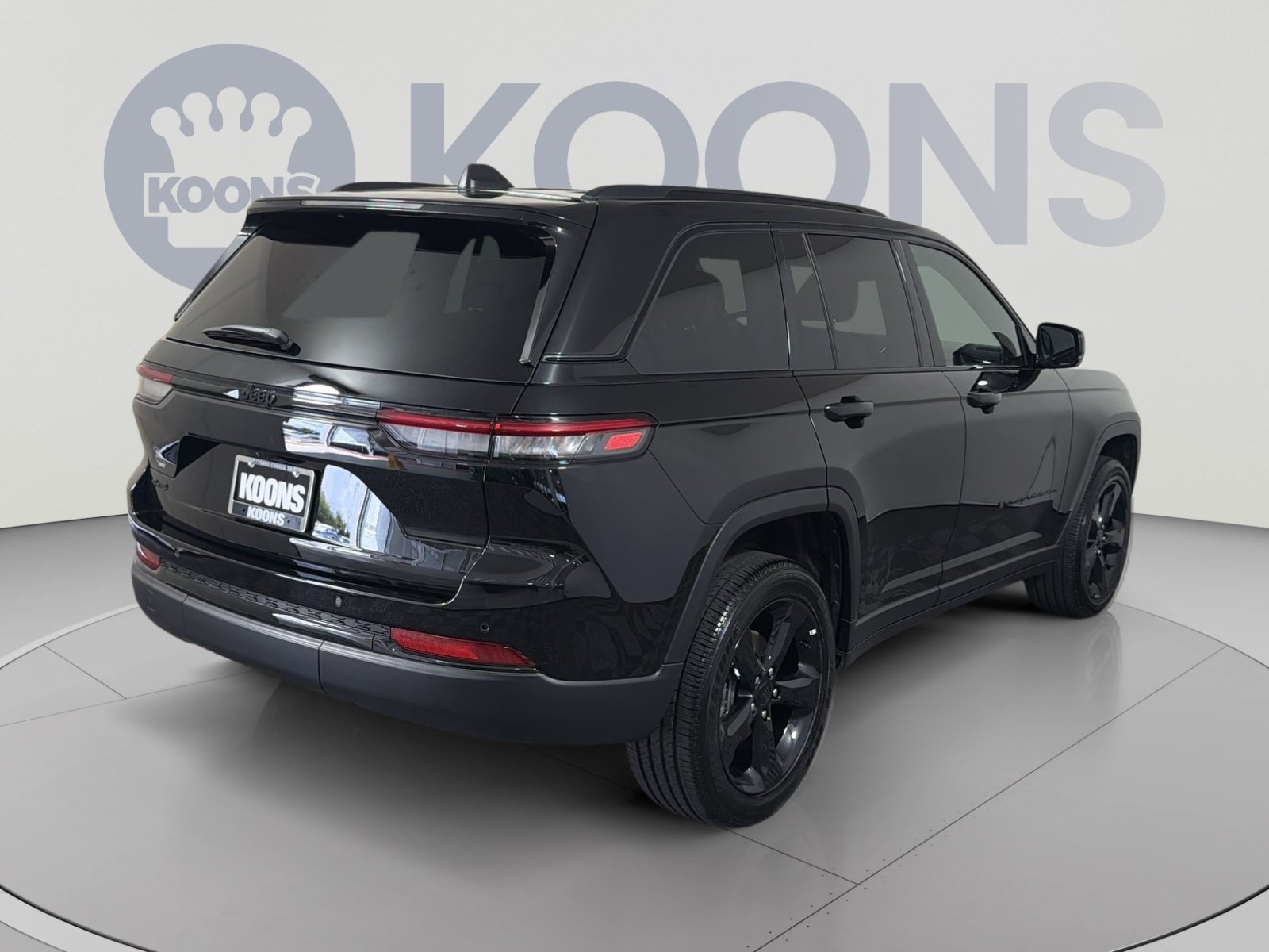 Used 2025 Jeep Grand Cherokee Altitude AWD/4WD image 7
