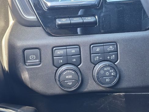 Used 2024 Chevrolet Silverado 1500 High Country w/ Technology Package AWD/4WD image 26
