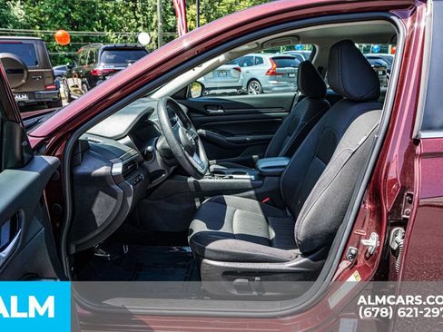Used 2025 Nissan Altima 2.5 SV FWD image 18