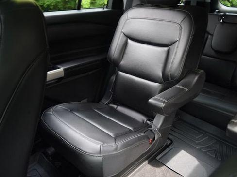 Used 2023 Ford Explorer XLT w/ Equipment Group 202A AWD/4WD image 15