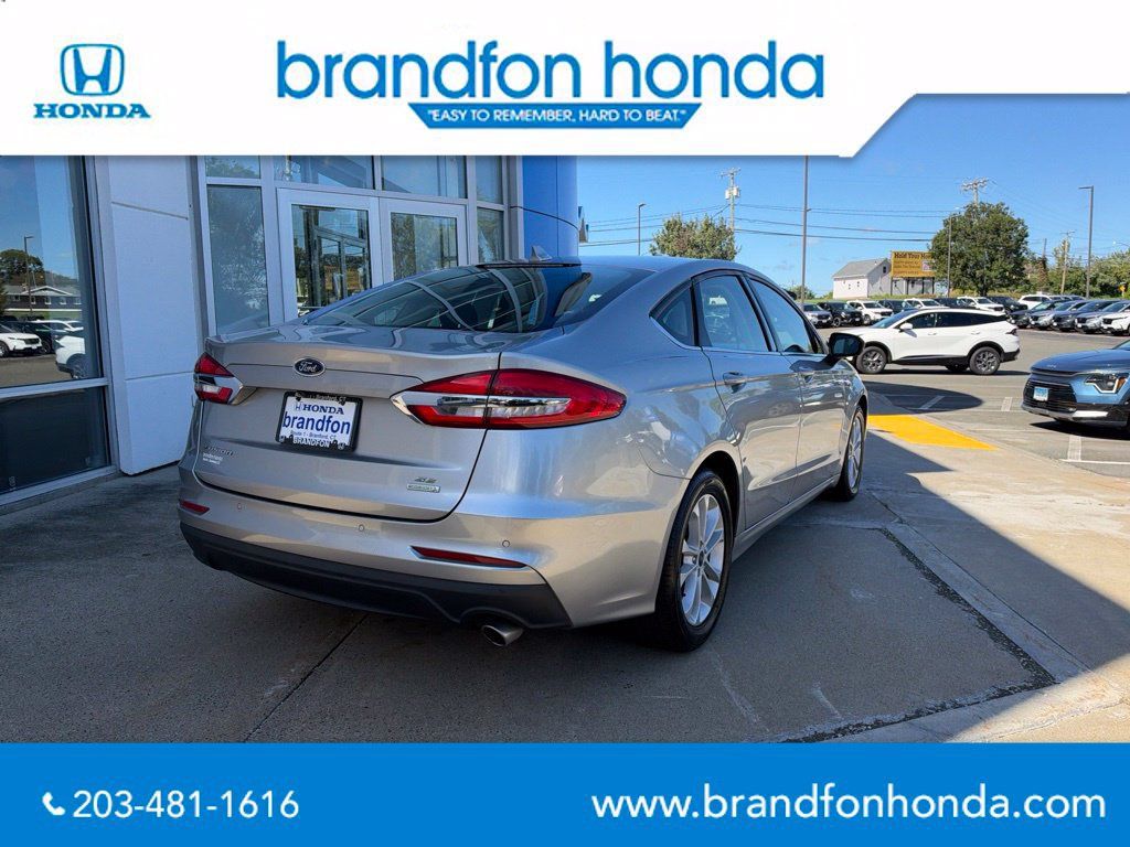 Used 2020 Ford Fusion SE FWD image 6