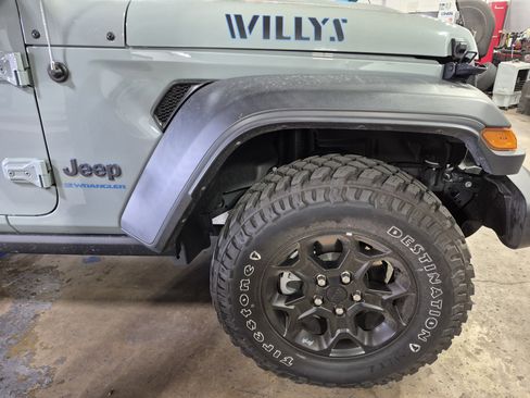 Used 2023 Jeep Wrangler Unlimited w/ 8.4" Radio Group image 15