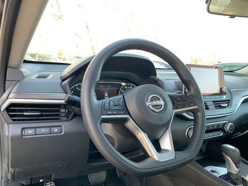 Used 2025 Nissan Altima 2.5 SV image 33