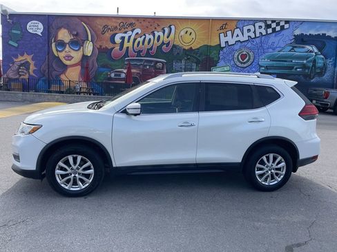 Used 2017 Nissan Rogue SV w/ SV Premium Package AWD/4WD image 2