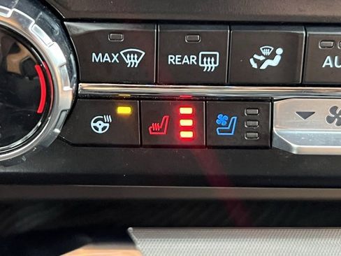 Used 2024 Ford F250 Platinum image 11