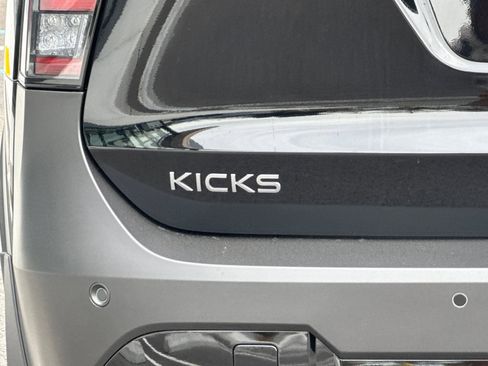New 2025 Nissan Kicks S image 32