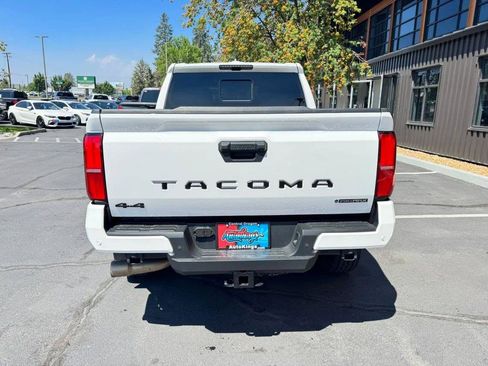 Used 2024 Toyota Tacoma TRD Off-Road w/ TRD Off Road Upgrade Package AWD/4WD image 4
