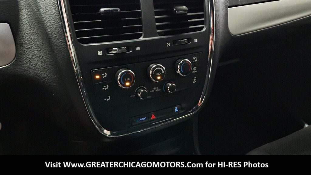 Used 2015 Dodge Grand Caravan SXT w/ Blacktop Package FWD image 31