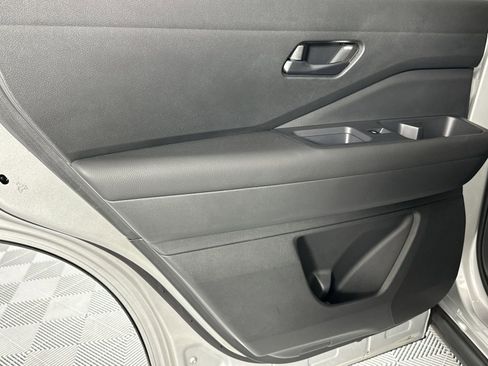 Used 2024 Nissan Pathfinder S FWD image 29