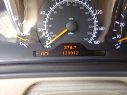 Used 1999 Mercedes-Benz E 320 Sedan w/ X2 Opt Pkg image 33