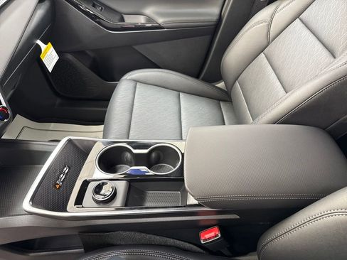 New 2026 Chevrolet Equinox LT w/ Convenience Package II image 32