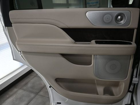 Used 2020 Lincoln Navigator Reserve w/ Luxury Package image 12