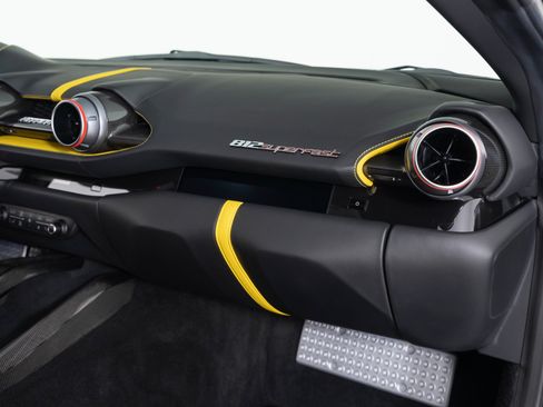 Used 2019 Ferrari 812 Superfast RWD image 27