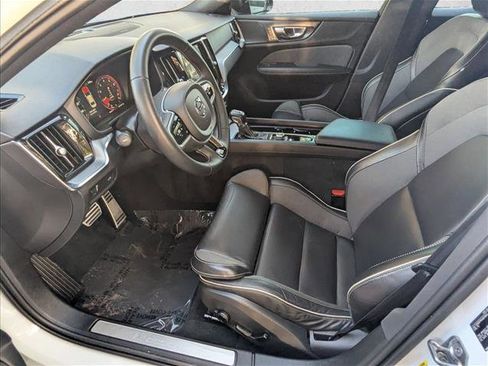 Used 2019 Volvo S60 T5 R-Design image 17