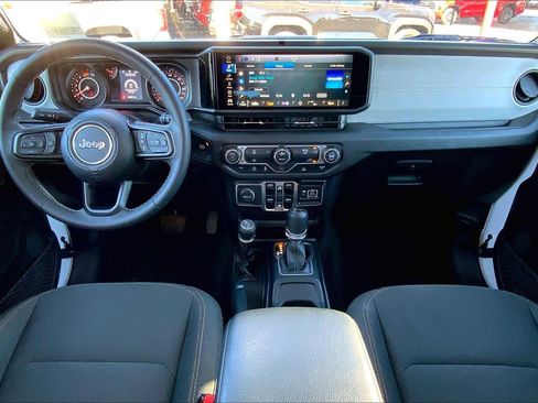 Used 2025 Jeep Wrangler Sport S image 16