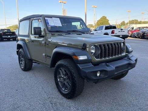 Used 2025 Jeep Wrangler Sport AWD/4WD image 4