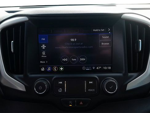 Used 2024 GMC Terrain SLT image 26