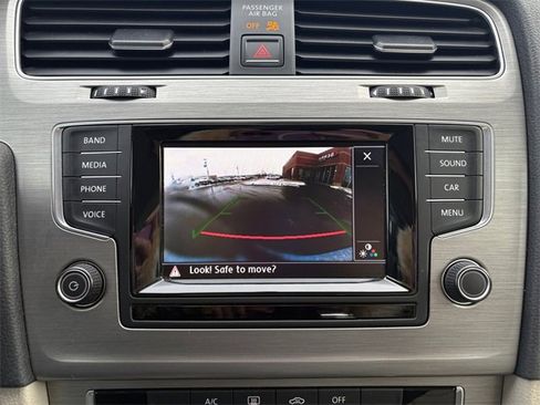 Used 2015 Volkswagen Golf TDI S image 22