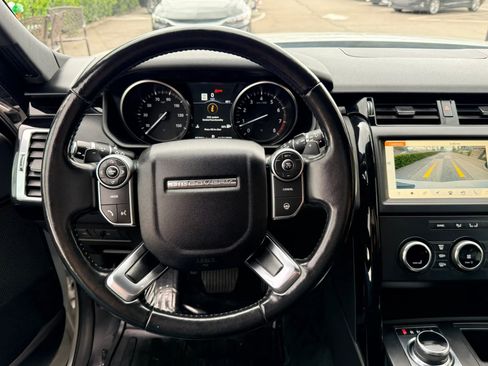 Used 2018 Land Rover Discovery SE image 26