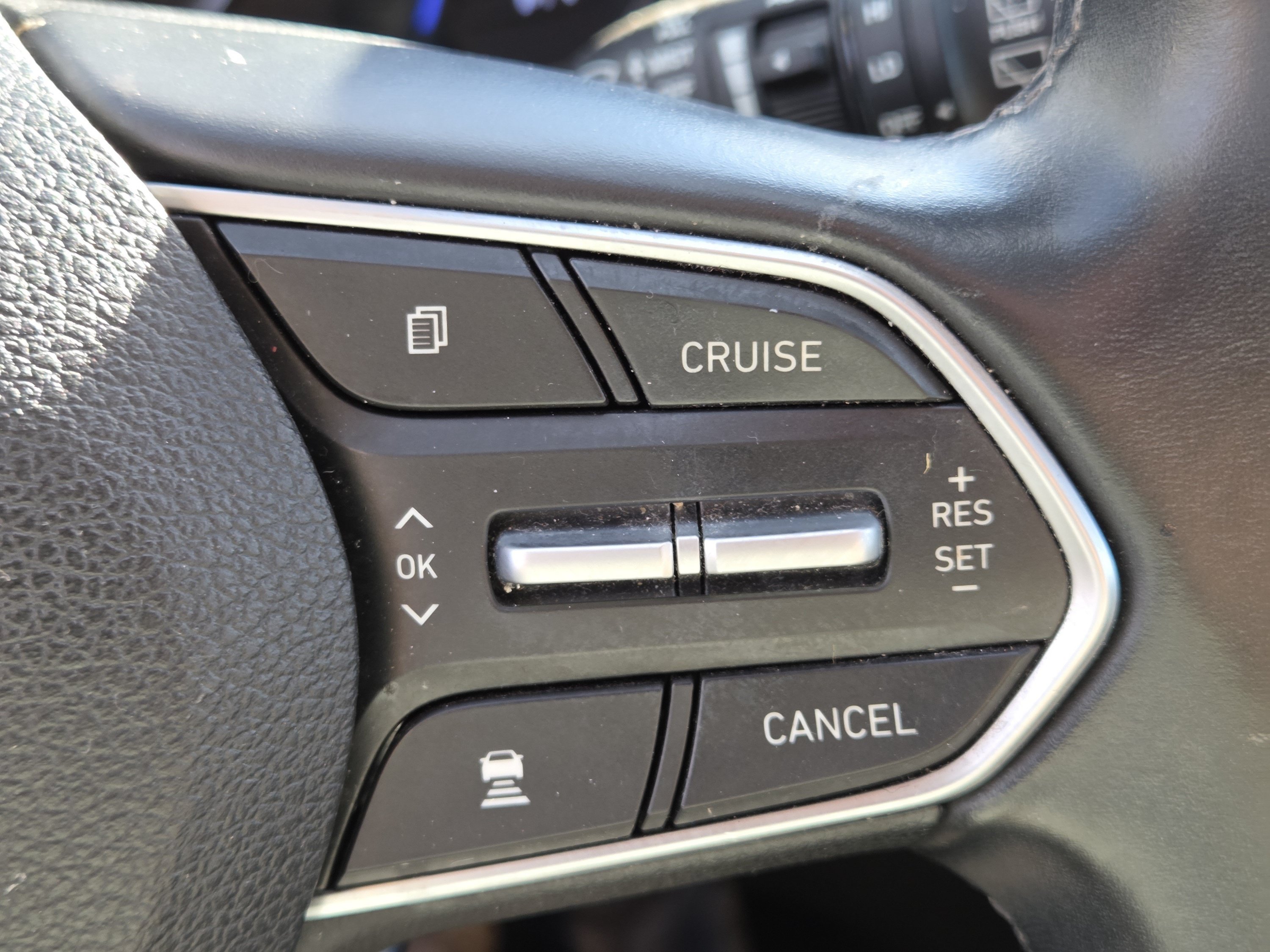 Used 2020 Hyundai Santa Fe Limited AWD/4WD image 15
