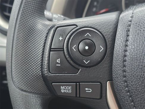 Used 2013 Toyota RAV4 LE image 32