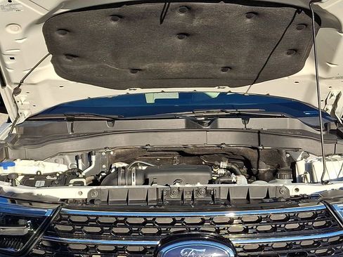 Used 2021 Ford Explorer XLT w/ Equipment Group 202A AWD/4WD image 28