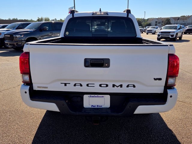 Used 2018 Toyota Tacoma TRD Sport w/ Technology Package RWD image 11