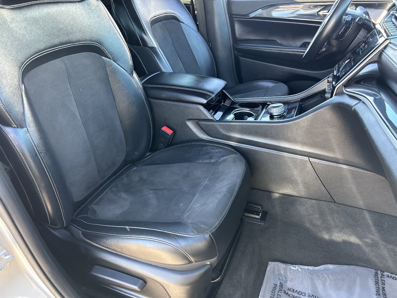 Used 2022 Jeep Grand Cherokee L Laredo RWD image 11