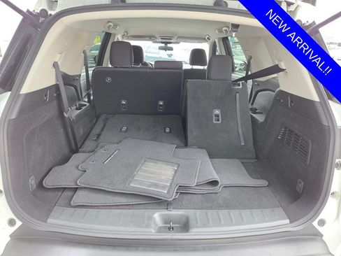 Used 2023 Nissan Pathfinder SV w/ Black Appearance Package FWD image 18