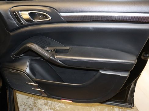Used 2012 Porsche Cayenne Turbo image 40